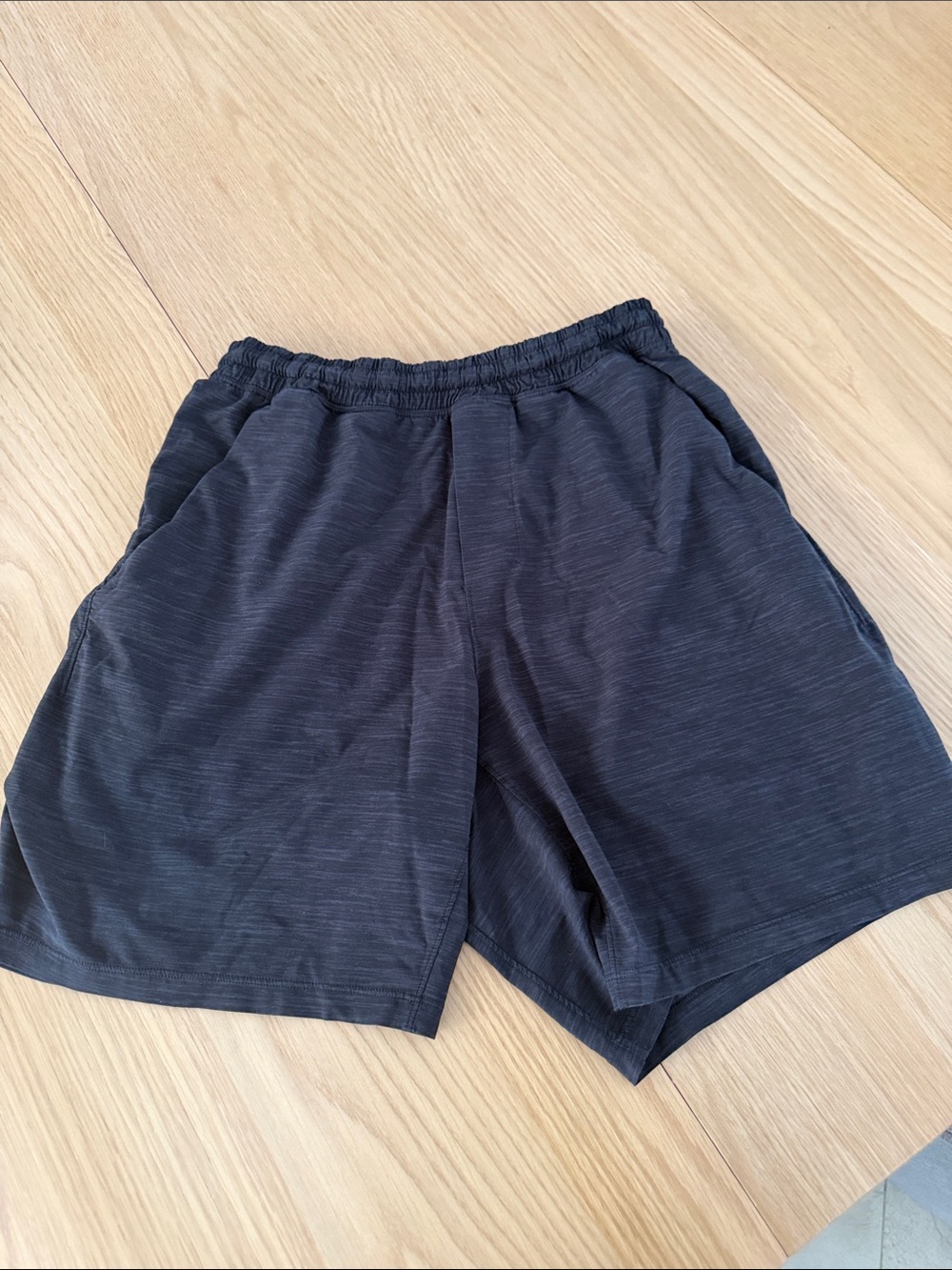 Lululemon size S black men’s shorts